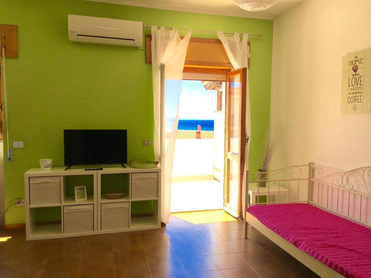 Apartament Lucia 150Mt From Beach カステルサルド エクステリア 写真